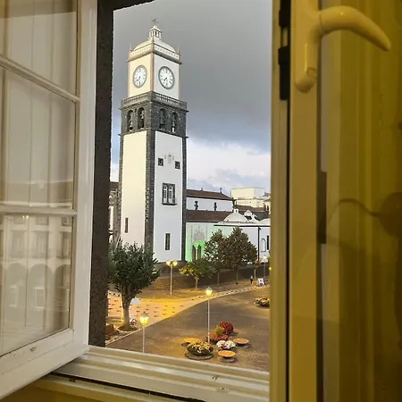 Daire Portas - Large - Center *