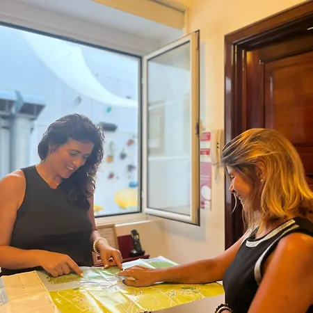 Portas - Large - Center Ponta Delgada (Sao Miguel)
